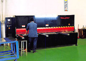 紫光电气剪板车间